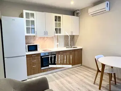 квартира за адресою Київ, Салютна вул., 2