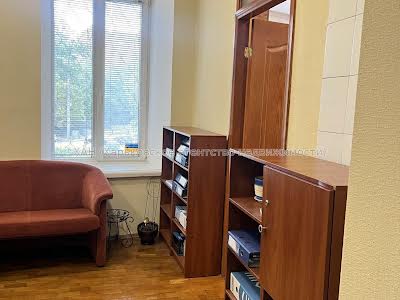 комерційна за адресою Потебні вул., 2