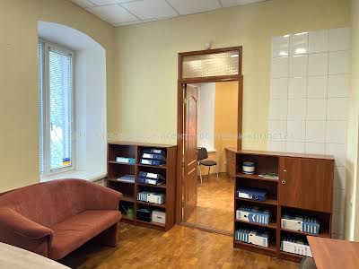 комерційна за адресою Потебні вул., 2