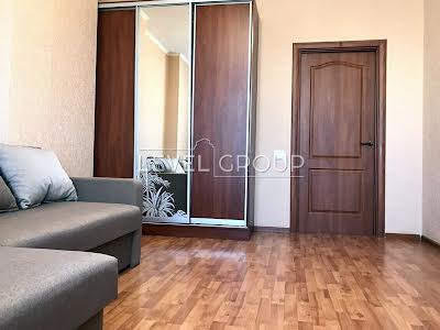 квартира за адресою Степана Рудницького вул. (Академіка Вільямса), 5