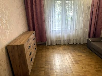 квартира за адресою Ревуцького вул., 18