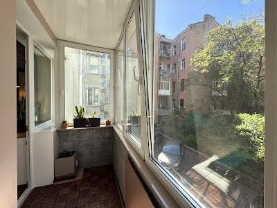 квартира за адресою Межигірська вул., 28