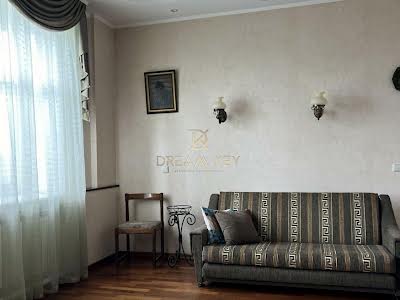 будинок за адресою Урожайна, 13