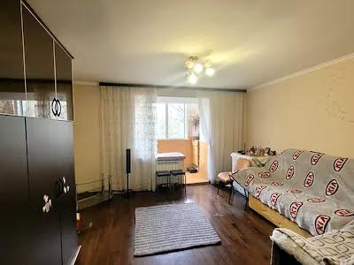 квартира за адресою Верховинна вул., 18