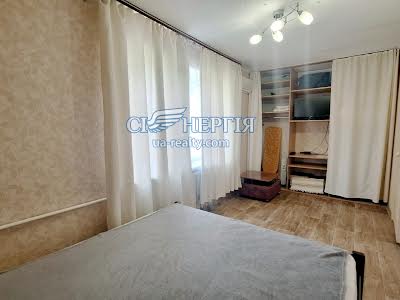 квартира за адресою Верховної Ради бульв., 18