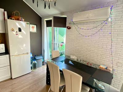 квартира за адресою Київ, Регенераторна вул., 4