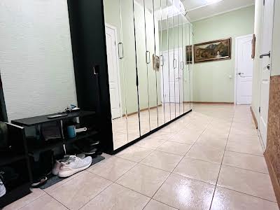 квартира по адресу Строителей ул., 30