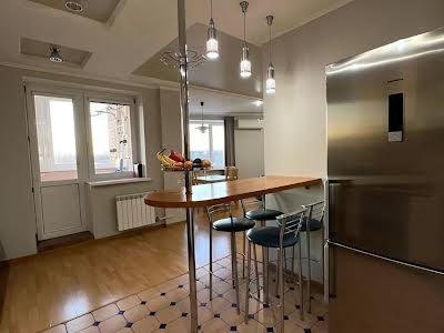 квартира за адресою Анни Ахматової вул., 47