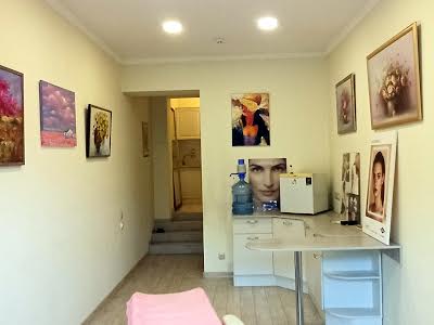 комерційна за адресою Межигірська вул., 78