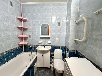 квартира за адресою Романа Ратушного вул. (Волгоградська), 18