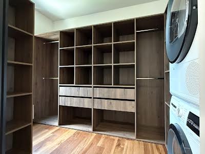 квартира за адресою Салютна вул., 2