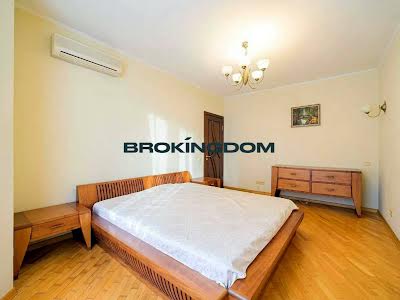 квартира по адресу Степана Руданского ул., 4-6