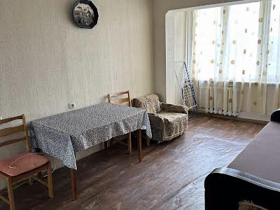 квартира за адресою Героїв полку 