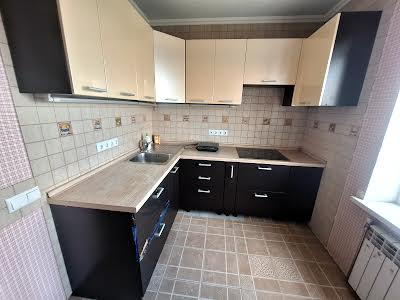 квартира за адресою Ревуцького вул., 44
