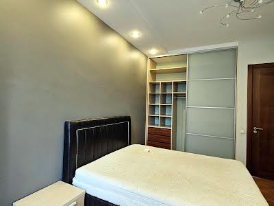 квартира за адресою Панаса Мирного вул., 8
