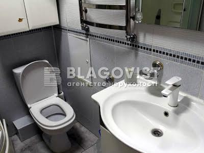 квартира за адресою Анни Ахматової вул., 13