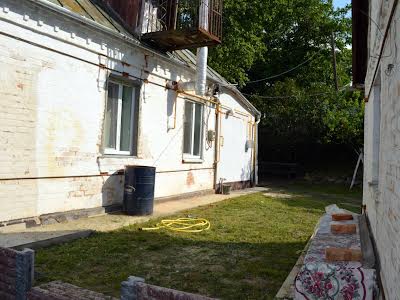будинок за адресою с. Коженики, паркова