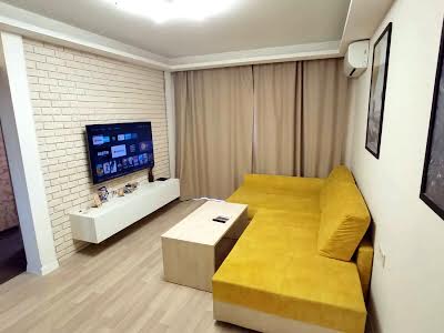 квартира за адресою Космічна вул., 100
