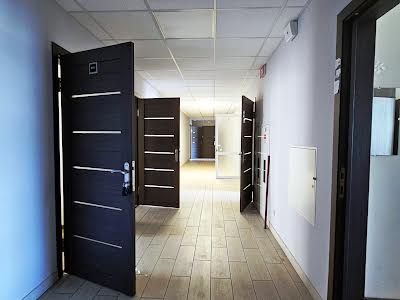 комерційна за адресою майдан Незалежності пл., 2