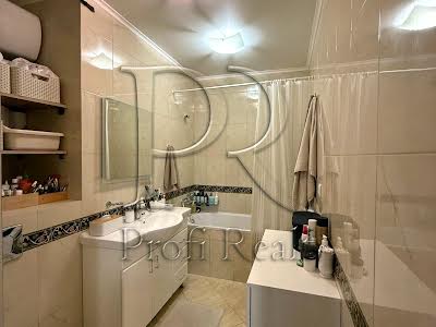 квартира за адресою Регенераторна вул., 4 к1