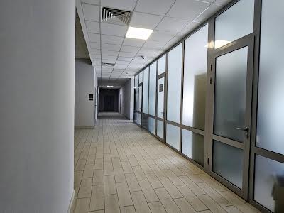 комерційна за адресою майдан Незалежності пл., 2