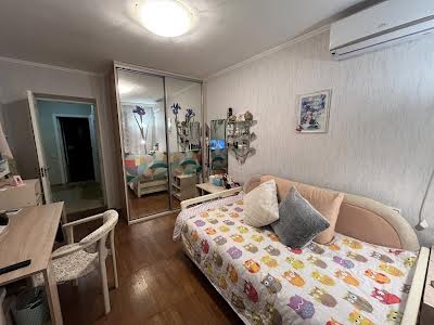 квартира за адресою Анни Ахматової вул., 5