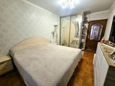квартира за адресою Київ, Князя Романа Мстиславича вул. (Генерала Жмаченка), 18