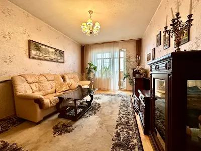 квартира за адресою Ревуцького вул., 44