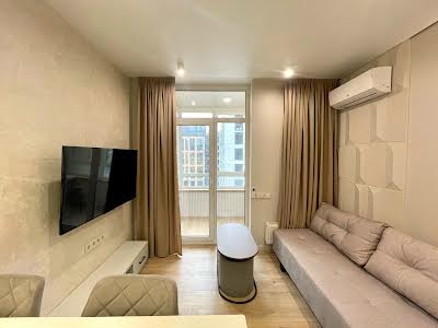 квартира за адресою Салютна вул., 2к8