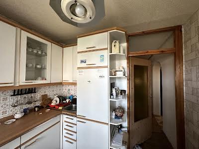 квартира за адресою Автозаводська вул., 93