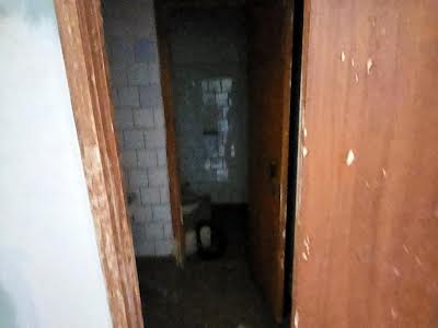 комерційна за адресою Салютна вул., 5А