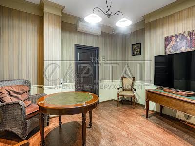 будинок за адресою с. Плюти, центральна, 8