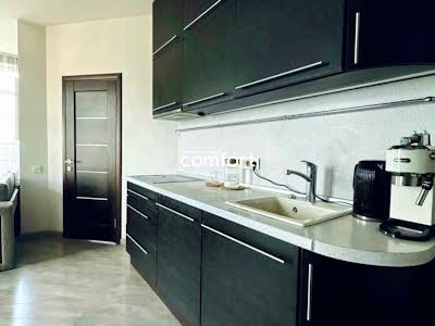 квартира за адресою Регенераторна вул., 4к2
