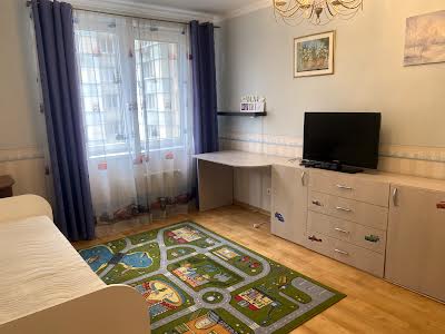 квартира за адресою Раїси Окіпної вул., 8