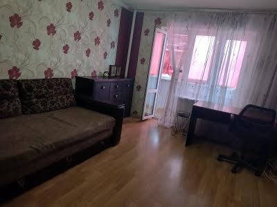 квартира за адресою Автозаводська вул., 5