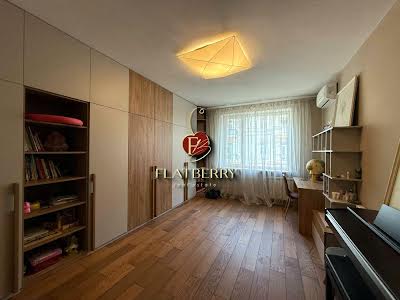 квартира за адресою Межигірська вул., 28
