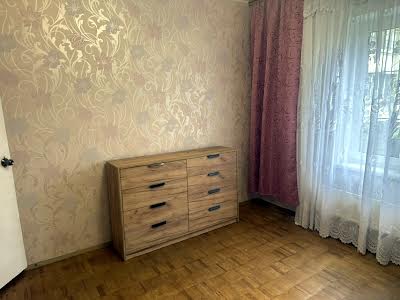 квартира за адресою Ревуцького вул., 18