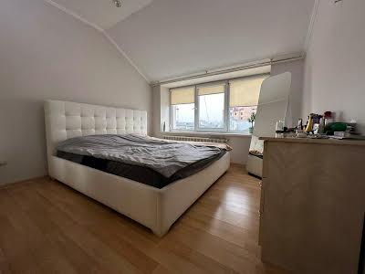 квартира за адресою Гетьмана Петра Дорошенка вул., 28в