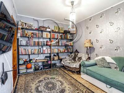 квартира за адресою Анни Ахматової вул., 16-В