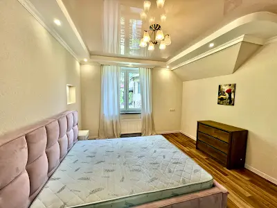 будинок за адресою Патріотів