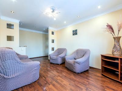 квартира за адресою Олени Теліги вул., 43