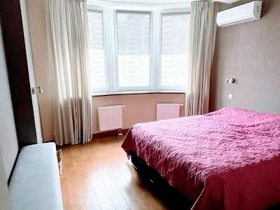 квартира за адресою Анни Ахматової вул., 30