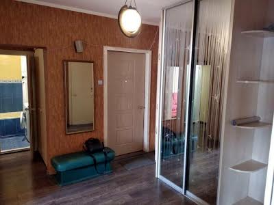 квартира за адресою Анни Ахматової вул., 19