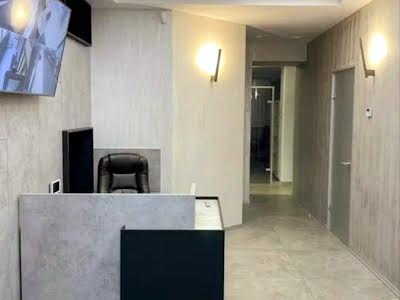 комерційна за адресою Лазаряна вул., 22