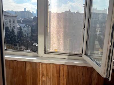 квартира за адресою Почайнинська вул., 35
