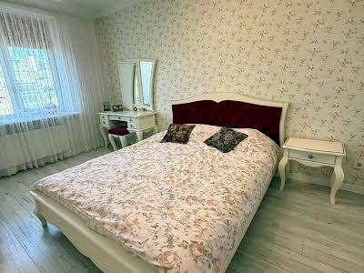 квартира по адресу с. Петропавловская борщаговка, Садовая ул., 1в