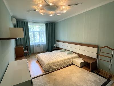 квартира за адресою Кропивницького вул., 8