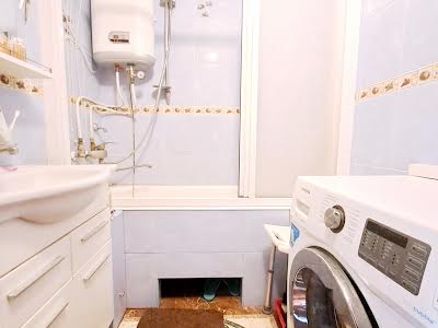 квартира за адресою Ревуцького вул., 18