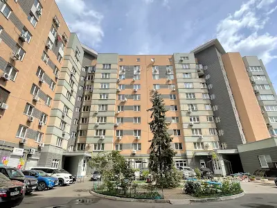 квартира за адресою Раїси Окіпної вул., 8