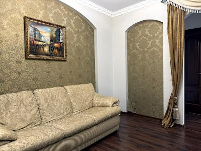 квартира за адресою Верховинна вул., 37